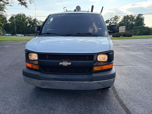 Used 2014 Chevrolet Express 2500 RWD image 2