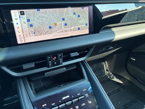 New 2026 Porsche Macan 4 Electric image 28