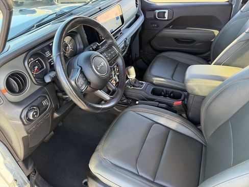Used 2024 Jeep Gladiator Mojave w/ Technology Group AWD/4WD image 12