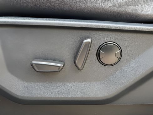 Used 2025 Ford F150 Lariat AWD/4WD image 19