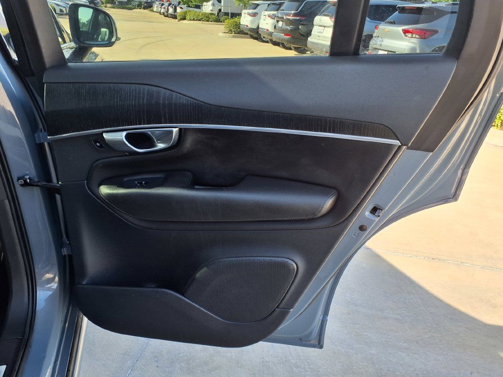 Used 2020 Volvo XC90 T6 Momentum AWD/4WD image 18