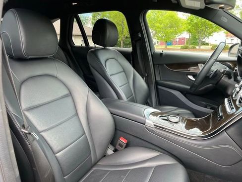 Used 2019 Mercedes-Benz GLC 300 4MATIC image 25