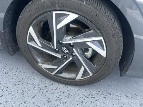 Used 2024 Hyundai Elantra Limited FWD image 3