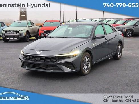 Used 2024 Hyundai Elantra SEL image 3