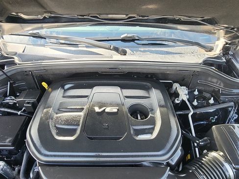 Used 2018 Jeep Grand Cherokee Altitude AWD/4WD image 11