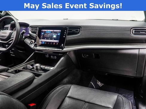 Used 2024 Jeep Wagoneer L Series II w/ Flexible Seating Group AWD/4WD image 16