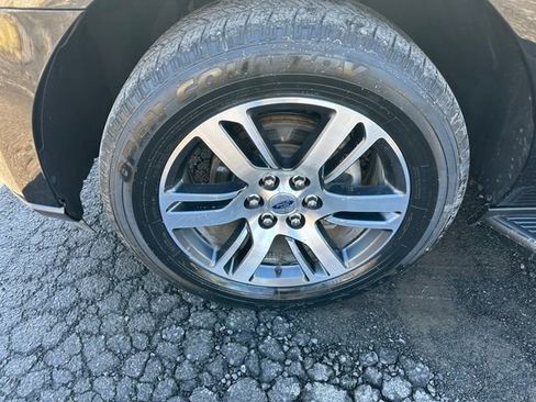 Used 2024 Ford Expedition Limited image 10