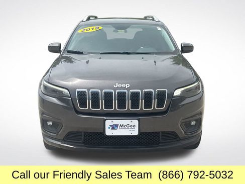 Used 2019 Jeep Cherokee Latitude Plus w/ Cold Weather Group AWD/4WD image 9