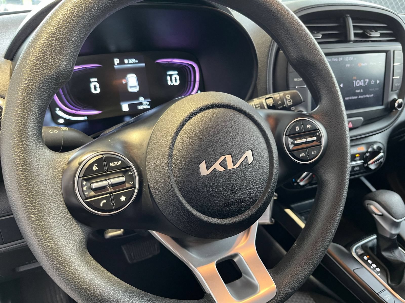 Used 2025 Kia Soul LX w/ LX Technology Package FWD image 25