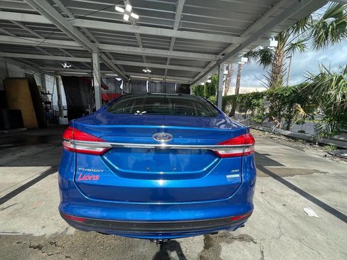 Used 2017 Ford Fusion SE FWD image 4