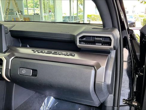 Certified 2025 Toyota Tacoma TRD Off-Road image 27