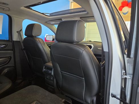 Used 2019 GMC Acadia SLT w/ LPO, Floor Liner Package FWD image 29