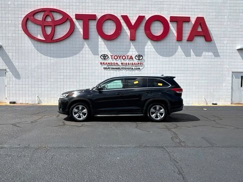 Used 2019 Toyota Highlander Limited FWD image 4