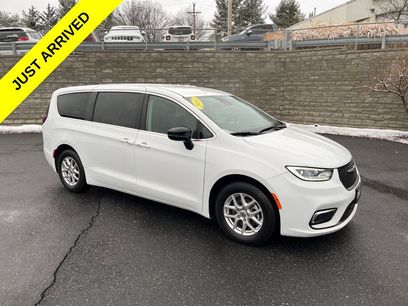 Used 2024 Chrysler Pacifica Touring-L