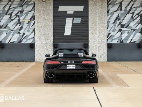 Used 2021 Audi R8 V10 w/ Premium Package RWD image 13