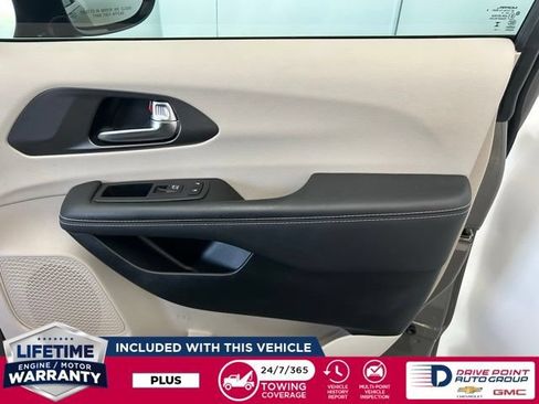 Used 2024 Chrysler Pacifica Limited FWD image 27