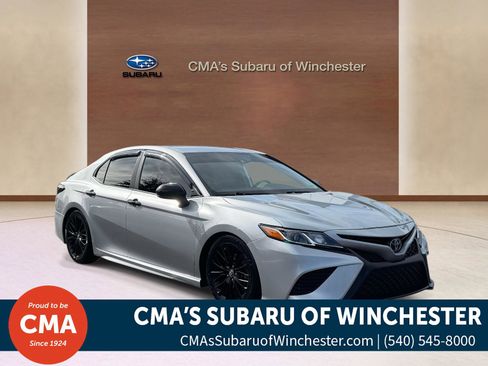 Used 2020 Toyota Camry SE image 1