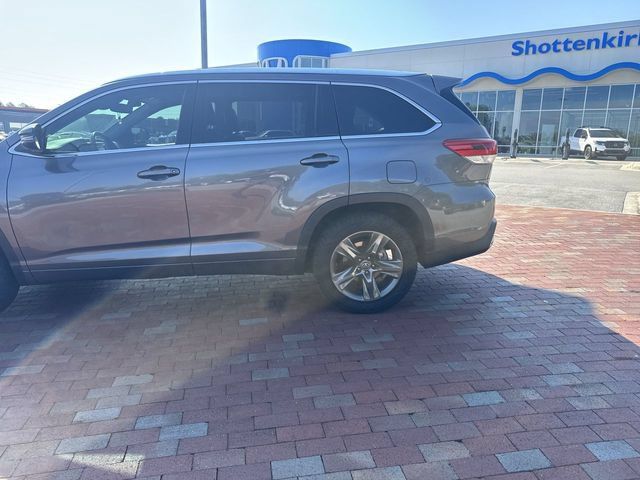 Used 2018 Toyota Highlander Limited Platinum FWD image 6