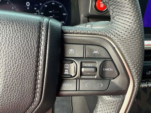 Used 2025 Toyota Tacoma TRD Off-Road image 24