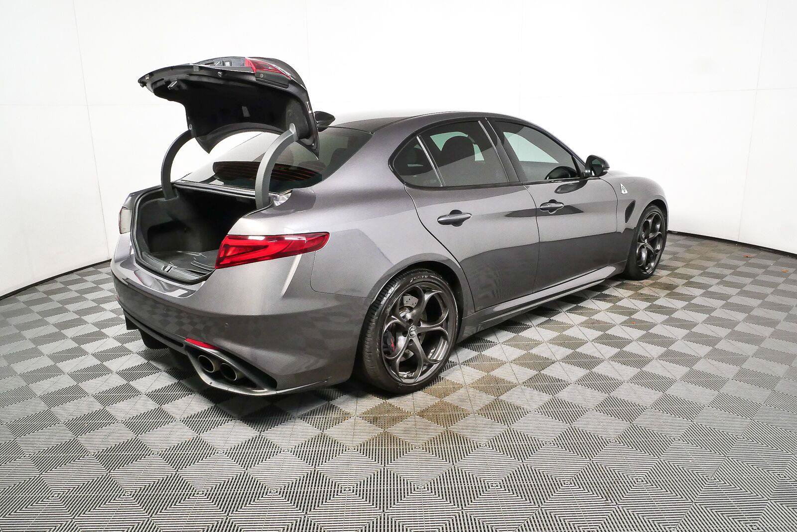Used 2023 Alfa Romeo Giulia Quadrifoglio RWD image 29