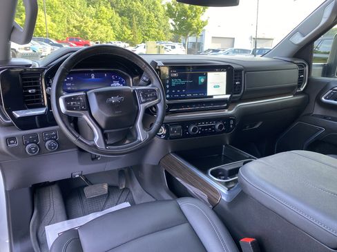 Used 2025 Chevrolet Silverado 2500 LT w/ Trail Boss Package AWD/4WD image 35