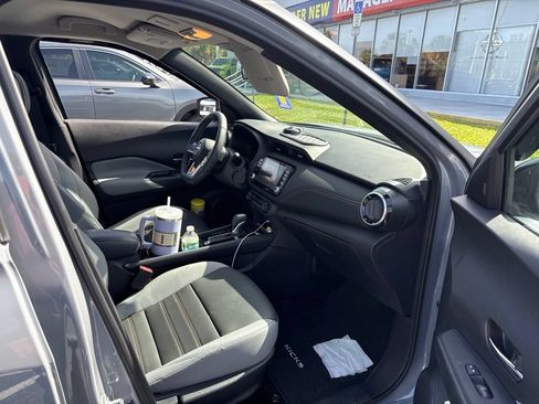 Used 2024 Nissan Kicks SR w/ SR Premium Package FWD image 9