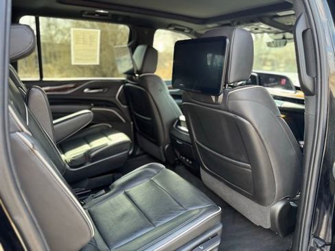 Used 2021 Cadillac Escalade ESV Premium Luxury w/ LPO, Radiant Package image 18