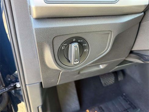 Used 2020 Volkswagen Atlas SE w/ Towing Package image 22