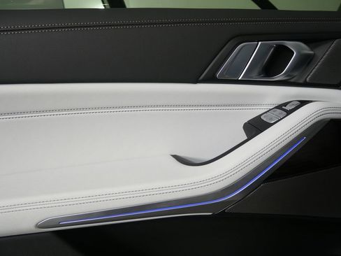 Certified 2025 BMW X7 xDrive40i w/ Premium Package AWD/4WD image 13