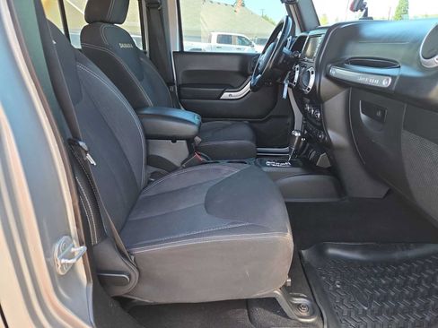 Used 2013 Jeep Wrangler Unlimited Sahara w/ Connectivity Group AWD/4WD image 22