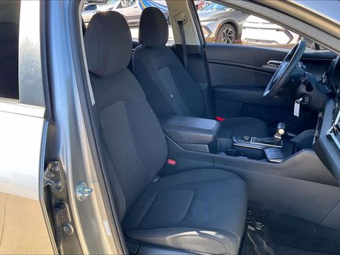 Used 2024 Kia Sportage LX image 10