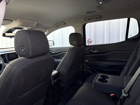 Used 2023 GMC Acadia SLE image 21