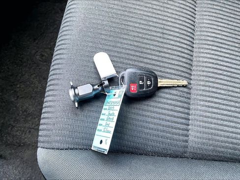 Used 2017 Toyota RAV4 LE FWD image 15