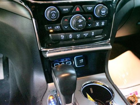 Used 2020 Jeep Grand Cherokee Altitude AWD/4WD image 20