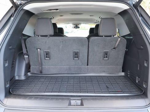 Used 2020 Chevrolet Traverse LT image 16