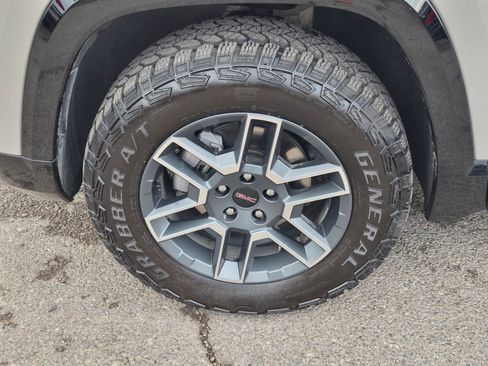 Used 2026 GMC Terrain AT4 AWD/4WD image 11