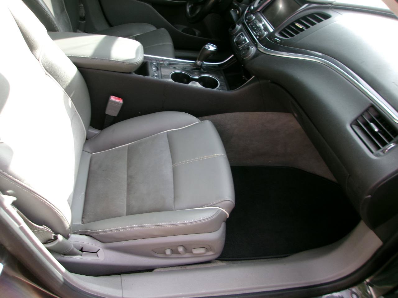 Used 2015 Chevrolet Impala LT w/ Convenience Package FWD image 6