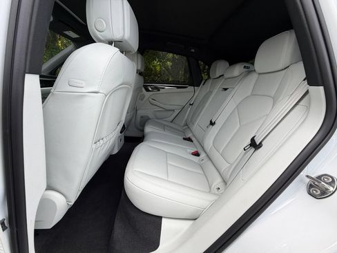 Certified 2026 Porsche Macan AWD/4WD image 16