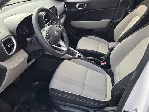 Certified 2022 Hyundai Venue SEL image 10