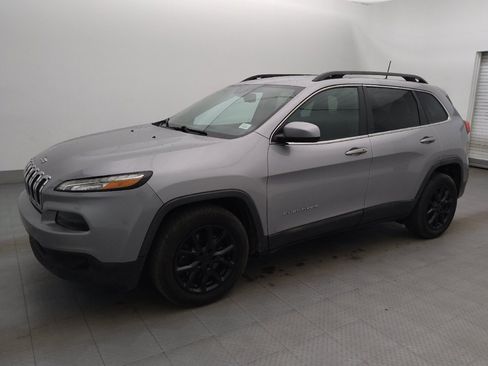 Used 2018 Jeep Cherokee Latitude Plus image 2