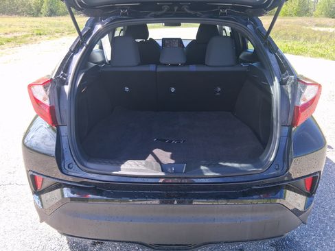 Used 2020 Toyota C-HR XLE FWD image 17