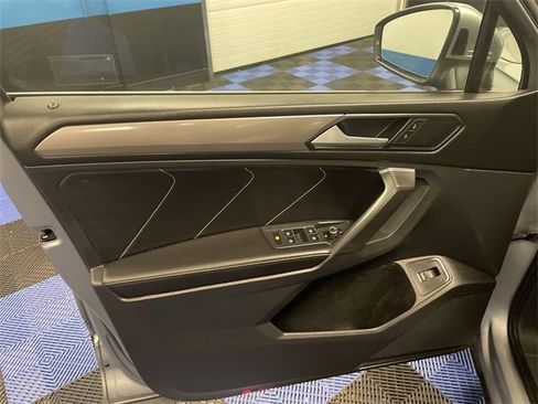 Used 2022 Volkswagen Tiguan SE image 13
