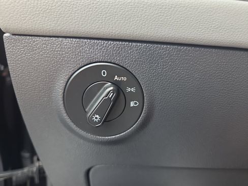 Certified 2024 Volkswagen Taos SE AWD/4WD image 19