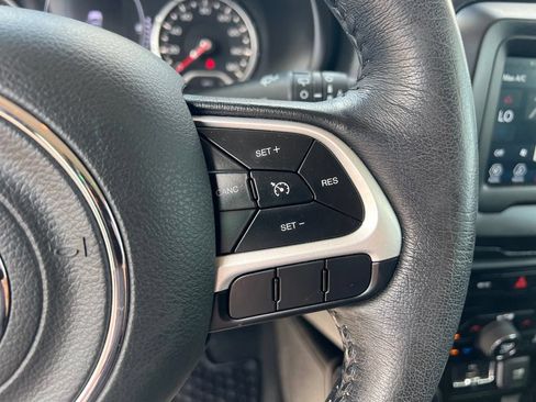 Used 2020 Jeep Renegade Latitude w/ Cold Weather Group AWD/4WD image 38
