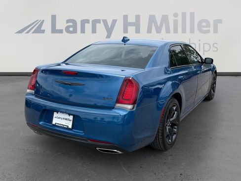 Used 2020 Chrysler 300 Touring w/ Sport Appearance Package RWD image 5