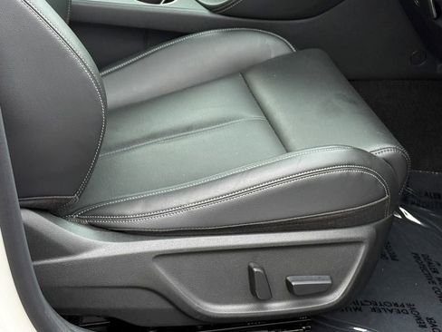 Used 2025 Genesis G70 2.5T image 10