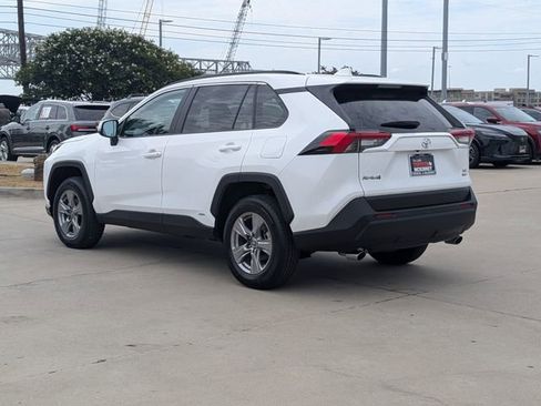 Used 2025 Toyota RAV4 XLE AWD/4WD image 9