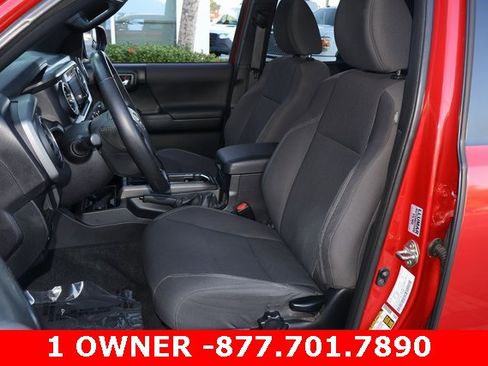 Used 2016 Toyota Tacoma TRD Sport image 12