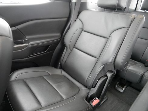 Certified 2023 GMC Acadia SLT w/ Elevation Edition image 12