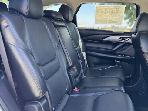 Used 2018 MAZDA CX-9 Touring w/ Touring Premium Package FWD image 12